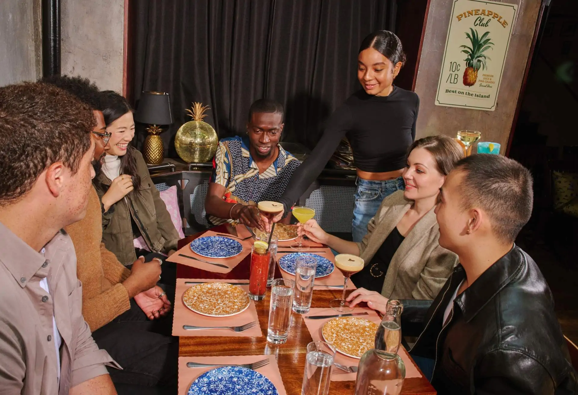 Eine Gruppe von Kunden im Restaurant